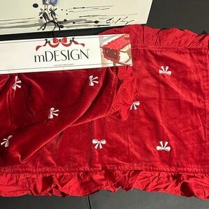 mDesign red velvet with white bow table runner